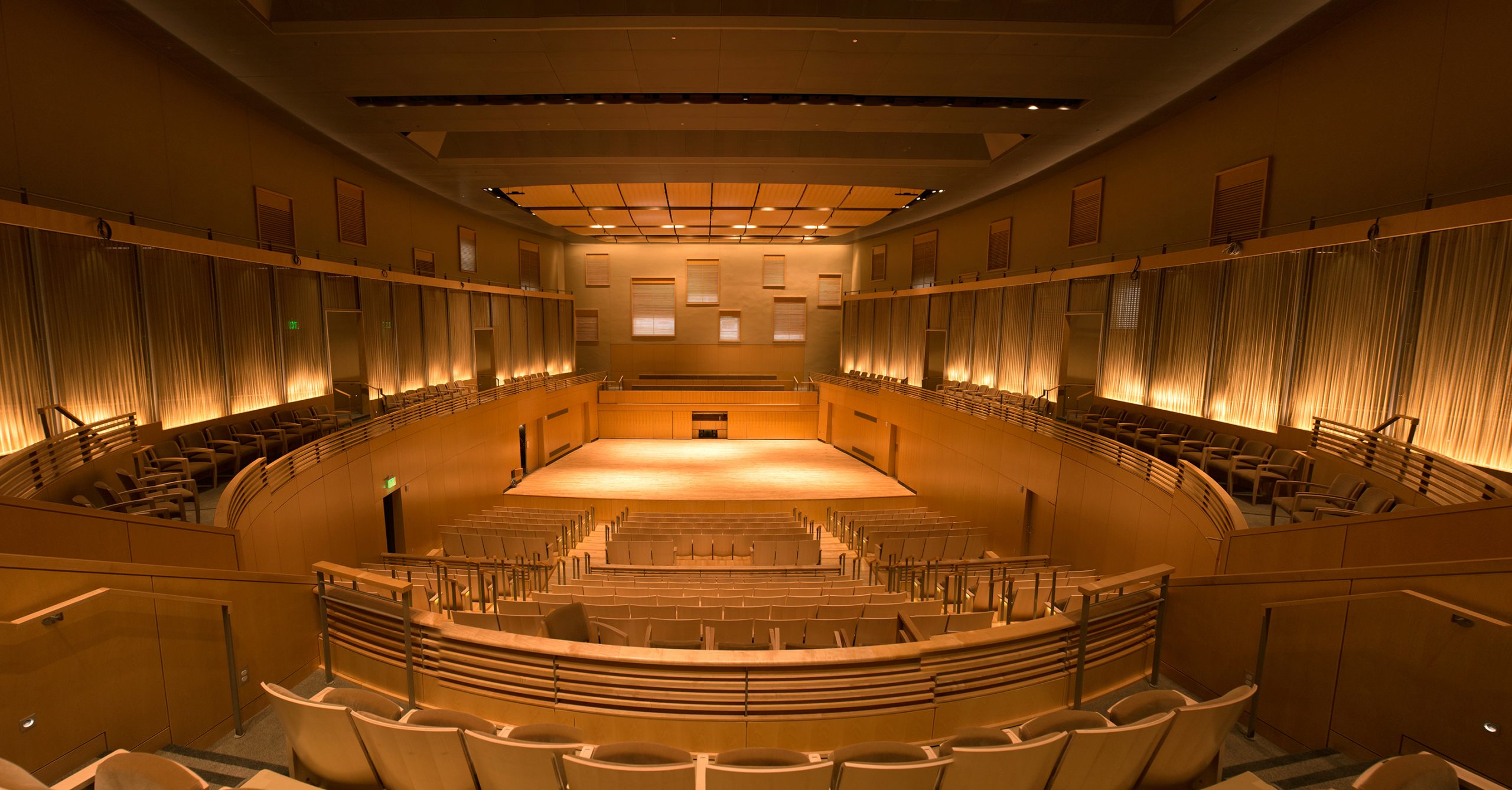 Концертный зал верхний. Tbilisi Concert Hall зал. Театры концертные залы на территории Гарварда. Концертный зал в Сиднее. Сиэтл концертный зал.